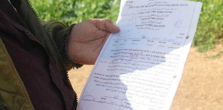 اخطارات اسرائيلية بوقف العمل في مسجد والبناء في 4 منازل بالخليل.jpg