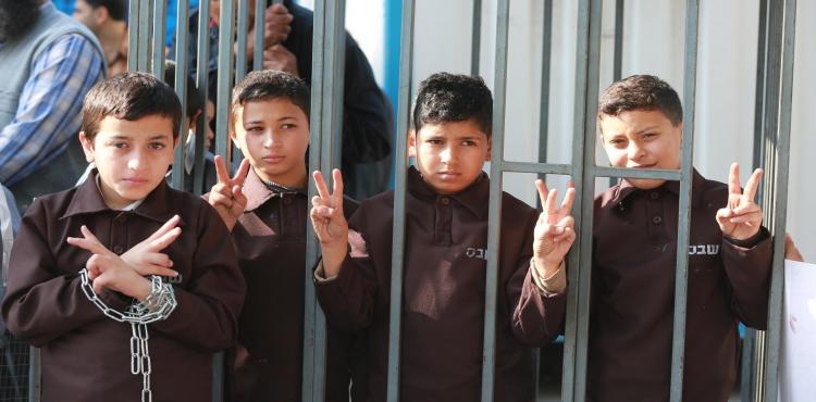 معتقلون أطفال في سجون الاحتلال اعتقال.jpg