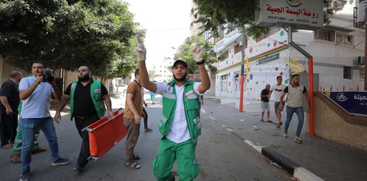 حالة من الهلع في صفوف المواطنين عقب استهداف منزل قرب مستشفى الشفاء بغزة 3.jfif