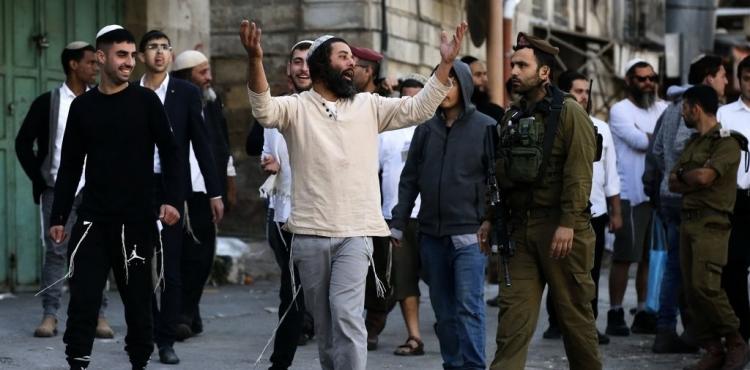 اقتحام الخليل - مستوطنون يقتحمون الخليل.jpg