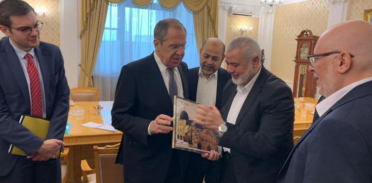 اسماعيل هنية رئيس حركة حماس ووزير الخارجية الروسي لافروف.jpg