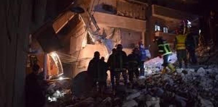انهيار مبنى في حلب السورية.jpg