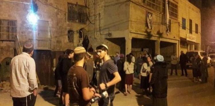 مستوطنون يعتدون على المواطنين في نابلس.jpg