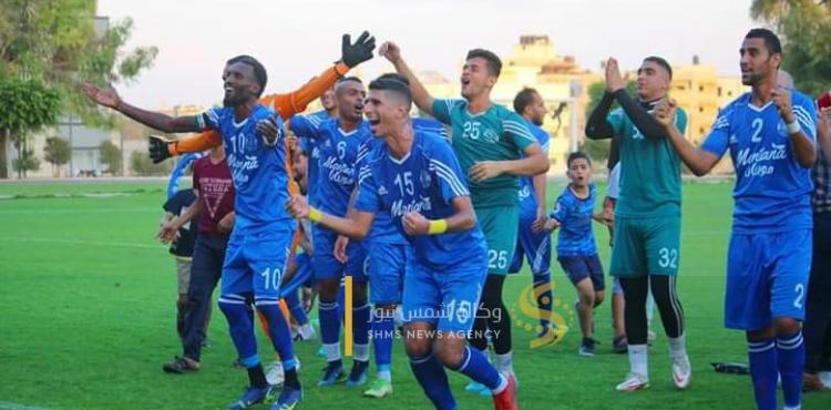 فرحة فريق خدمات الشاطئ