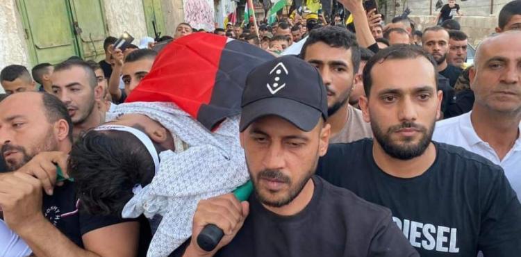 جماهير غفيرة تشيع جثمان الطفل محمود سمودي في جنين.jpg