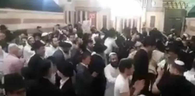 مستوطنون يدنسون الحرم الابراهيمي