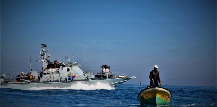 زوارق الاحتلال تستهدف الصيادين اطلاق نار صوب مراكب الصيد.jpeg