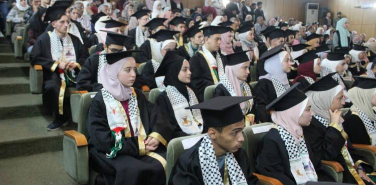 تكريم المتفوقين في دمشق بالثانوية (6).jpeg