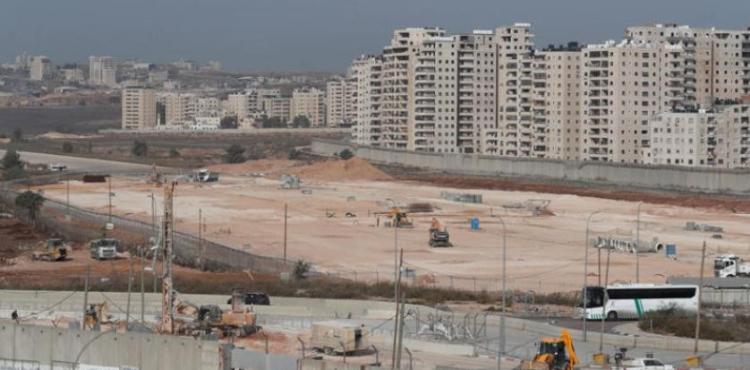 الاستيطان في مطار قلنديا.jpg