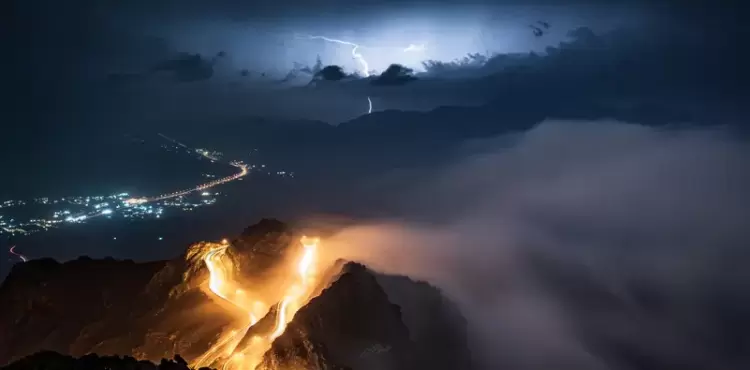 صور مذهلة للبرق في سماء مكة 2023.webp