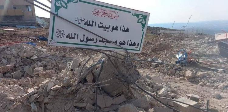 هدم مسجد في الخليل.jpg