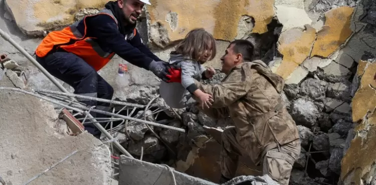 عمليات انقاذ من زلزال تركيا.webp