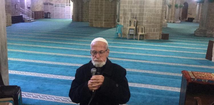 الأذان في مساجد غزة