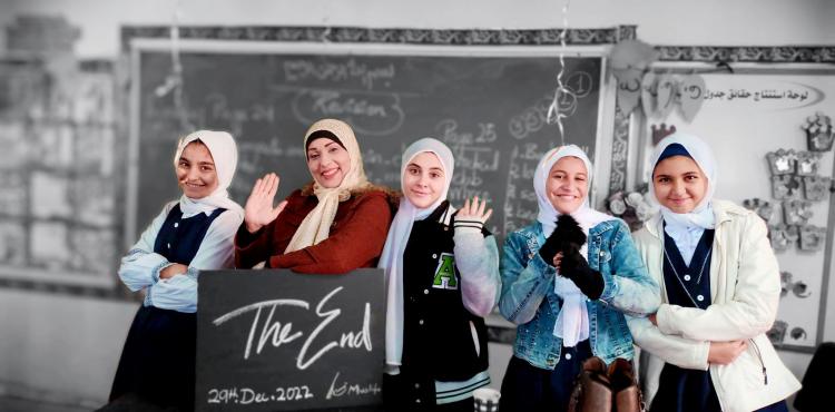 أسماء مصطفى معلمة اللغة الانجليزية