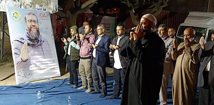 صلاة العشاء والتراويح تضامن مع خضر عدنان (12).jpeg