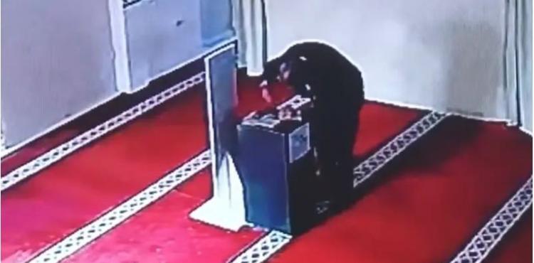 سارق التبرعات-تركيا.JPG