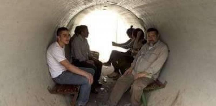 مستوطنون في الملاجئ