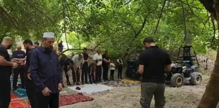 صلاة الجمعة باللجون.jpg