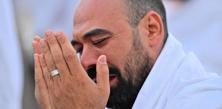 حجاج بيت الله الحرام على جبل عرفات 2023 صور  1.jpg