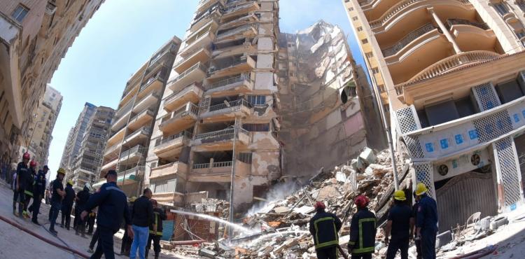 عقار منهار في الاسكندرية.jpg