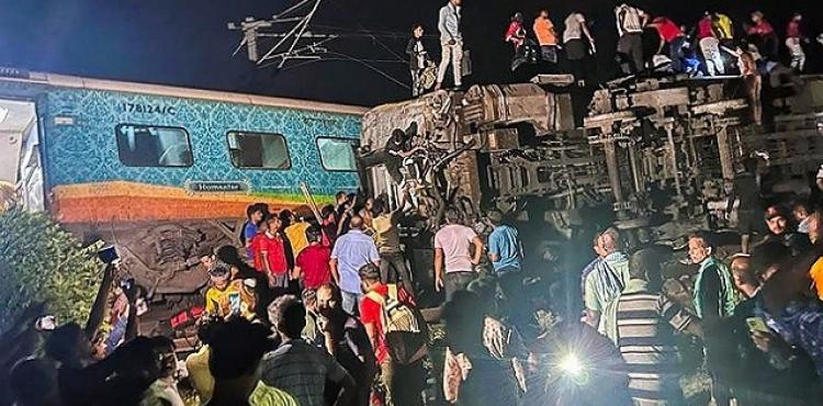 تفاصيل تصادم قطارات الهند.jpg