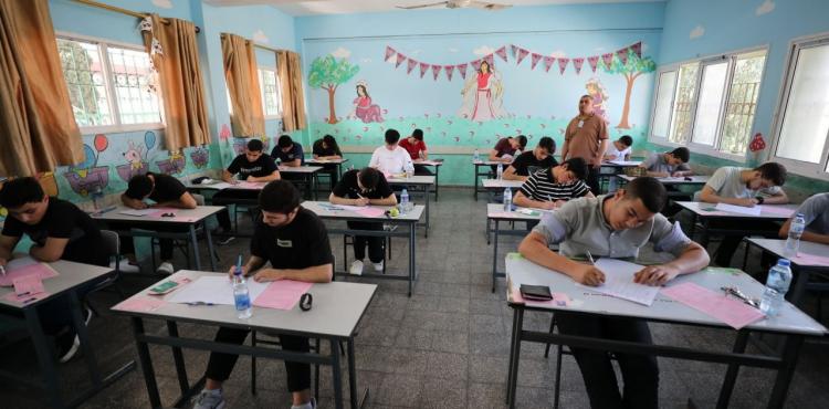 امتحان التوجيهي - طلبة توجيهي في فلسطين الثانوية العامة.jpg