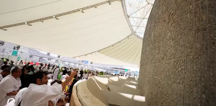 رمي الجمرات في منى