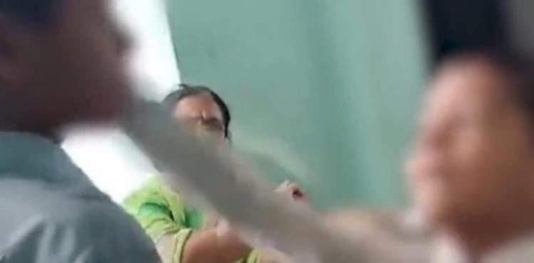 فيديو معلمة تضرب طالب مسلم الهند
