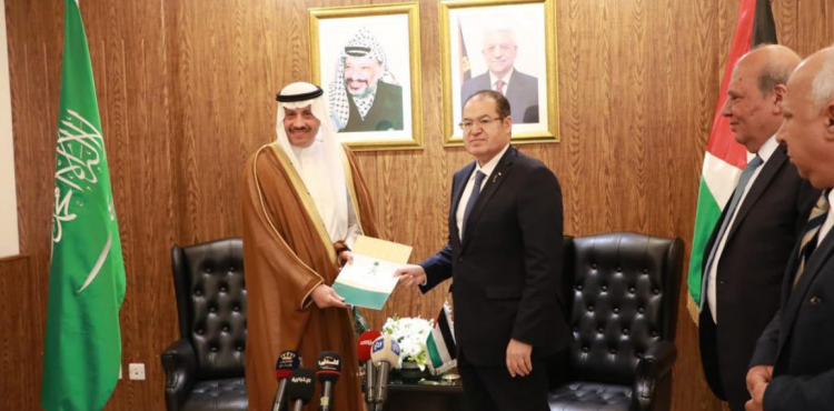 وفد سعودي في الضفة المحتلة.png