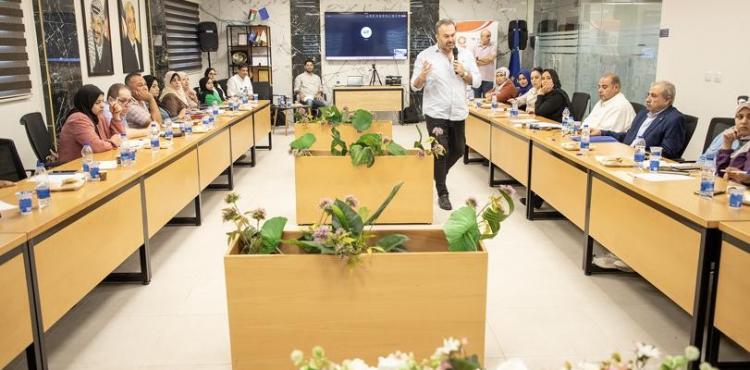 جلسة نقاش تمكين النساء والشباب في غزة (1).jpeg