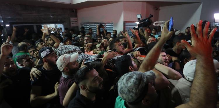 جانب من وصول الشهداء إلى مشفى الشفاء غرب مدينة غزة