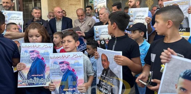 وقفة لدعم الأسرى المضربين عن الطعام في جنين