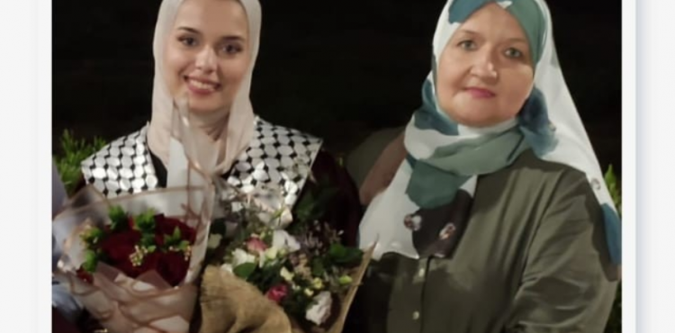 يولا فلاديمير وابنتها لينا