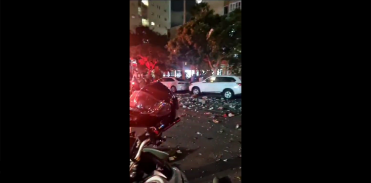 إصابة مبني بشكل مباشر جراء إطلاق المقاومة صواريخ على تل أبيب