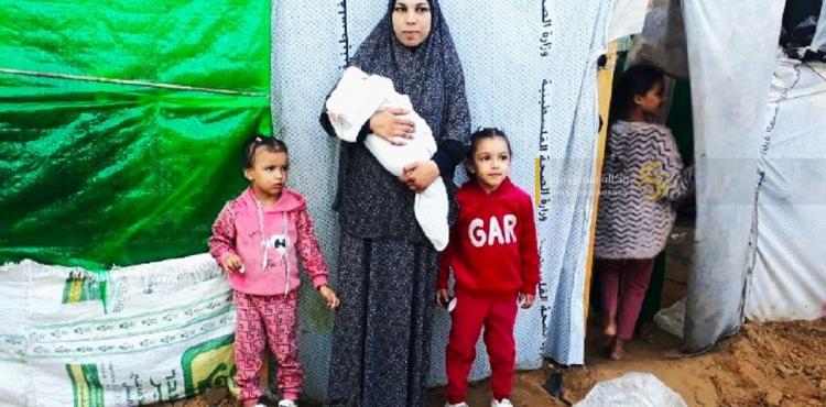 معاناة شديدة للنازحين من نيران الحرب في أول أمطار موسم الشتاء في غزة 10.jpg