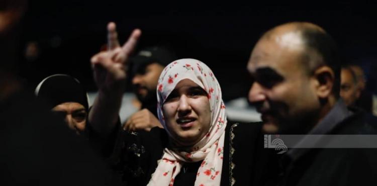 لحظة الإفراج عن الأسرى ضمن صفقة تبادل أسرى بين المقاومة والاحتلال 8.jpg