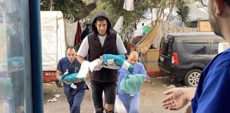 نقل أطفال خدج من قسم الحضانة إلى قسم أخر في مستشفى الشفاء