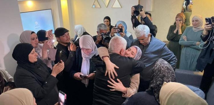 تحرير الأسرى.jpg