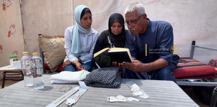الحاجة أم شعبان الدحدوح وزوجها ابراهيم.jpg