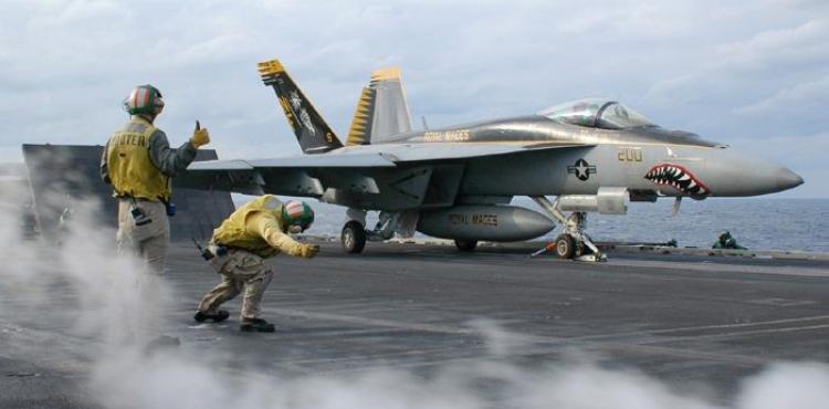 طائرة أمريكية طراز F A18.jpg