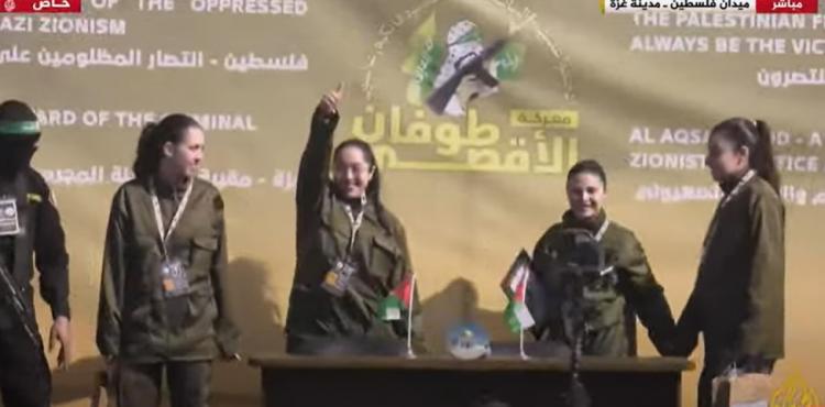 مشاهد تسليم الأسيرات المجندات- مجندات.jpg