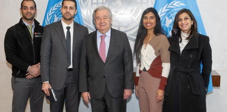 أطباء أميركيون مع الأمين العام للأمم المتحدة أنطونيو غوتيرش.jpg