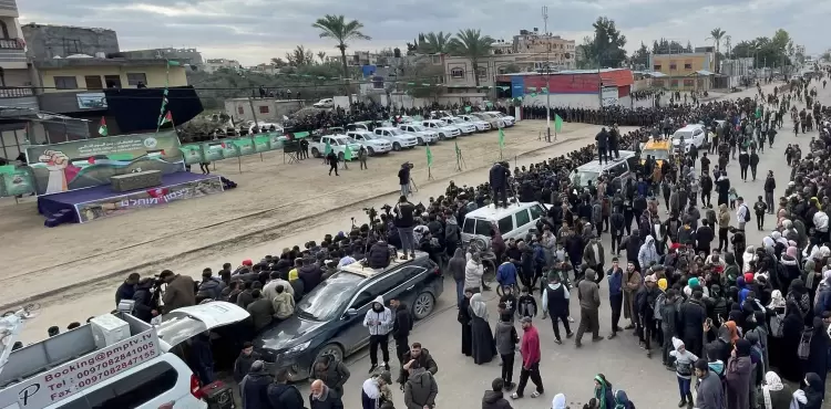 تسليم الأسرى الإسرائليين الدفعة الخامسة من دير البلح.webp