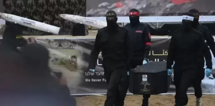 خلال تسليم المقاوم لجثامين قتلى الاحتلال