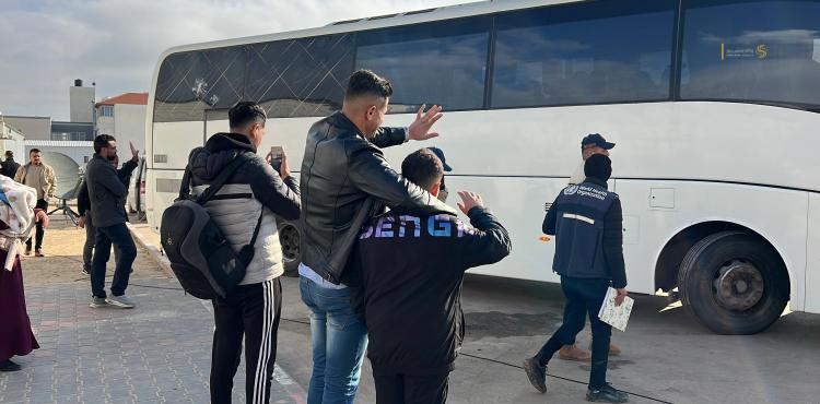 سفر المرضى مرضى من المستشفى الأوروبي عبر معبر رفح ضمن المرحلة الأولى من اتفاق وقف إطلاق النار بغزة (8).jfif