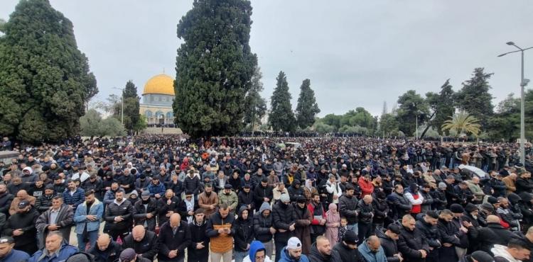 صلاة الجمعة الأولى من رمضان.jpg