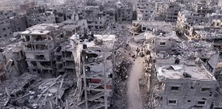 إزالة الركام في غزة.webp