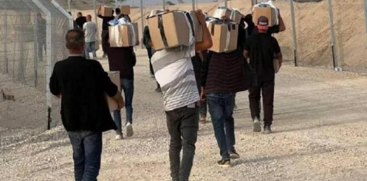 استلام المساعدات الأميركية من حي تل السلطان.jpg