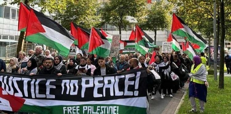 خلال المسيرة في بريمين الألمانية.jpg