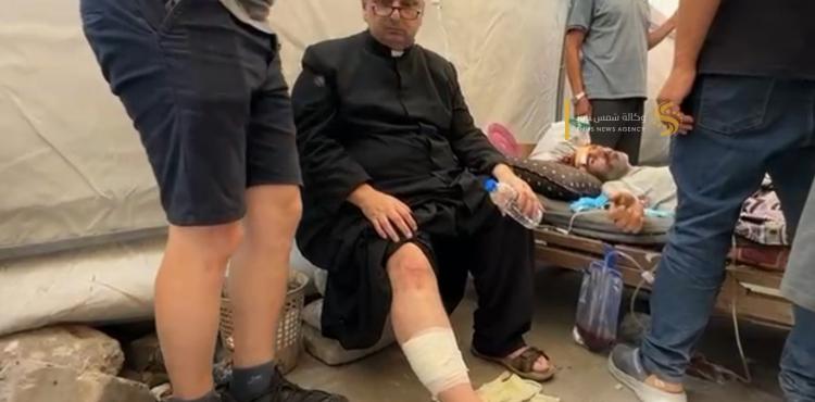 إصابة الأب جبرائيل راعي كنيسة دير اللاتين